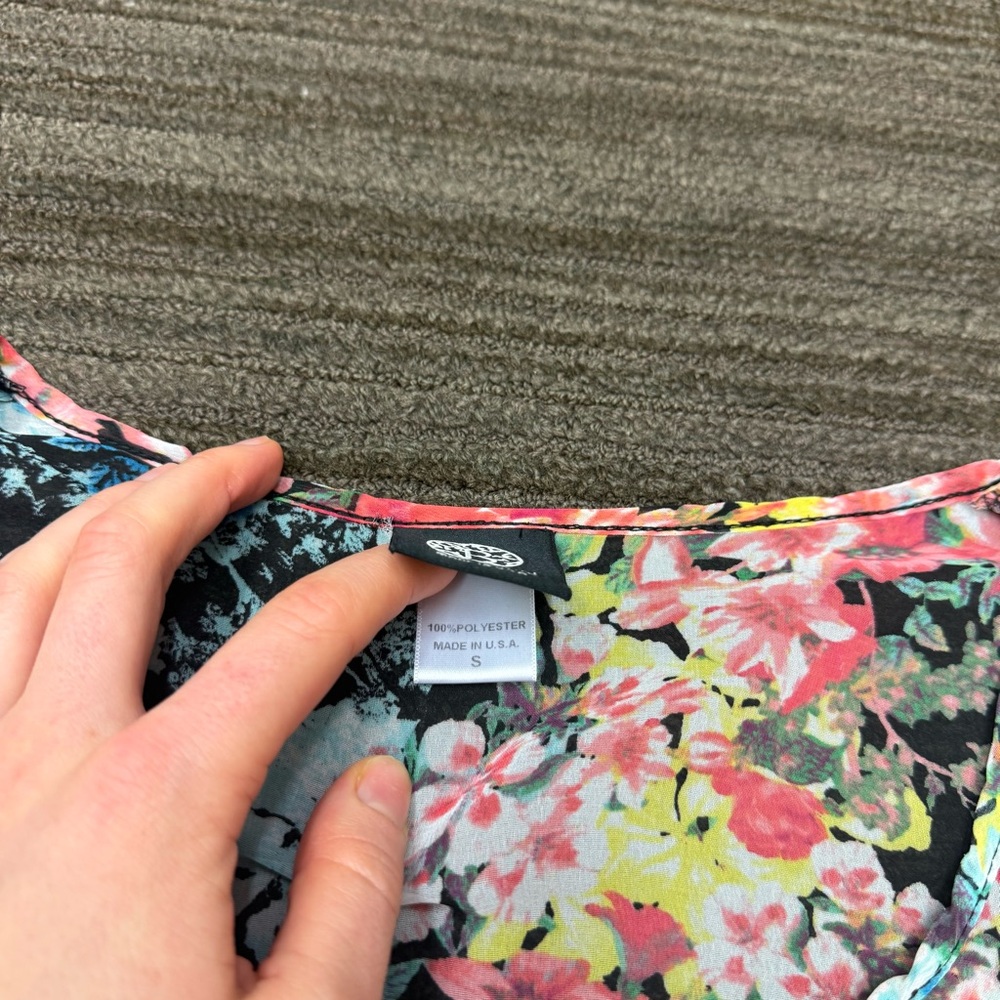 bobeau Floral Midi Dress in Coral, Blue, Yellow Flowy Summer Piece - Picture 5 of 7